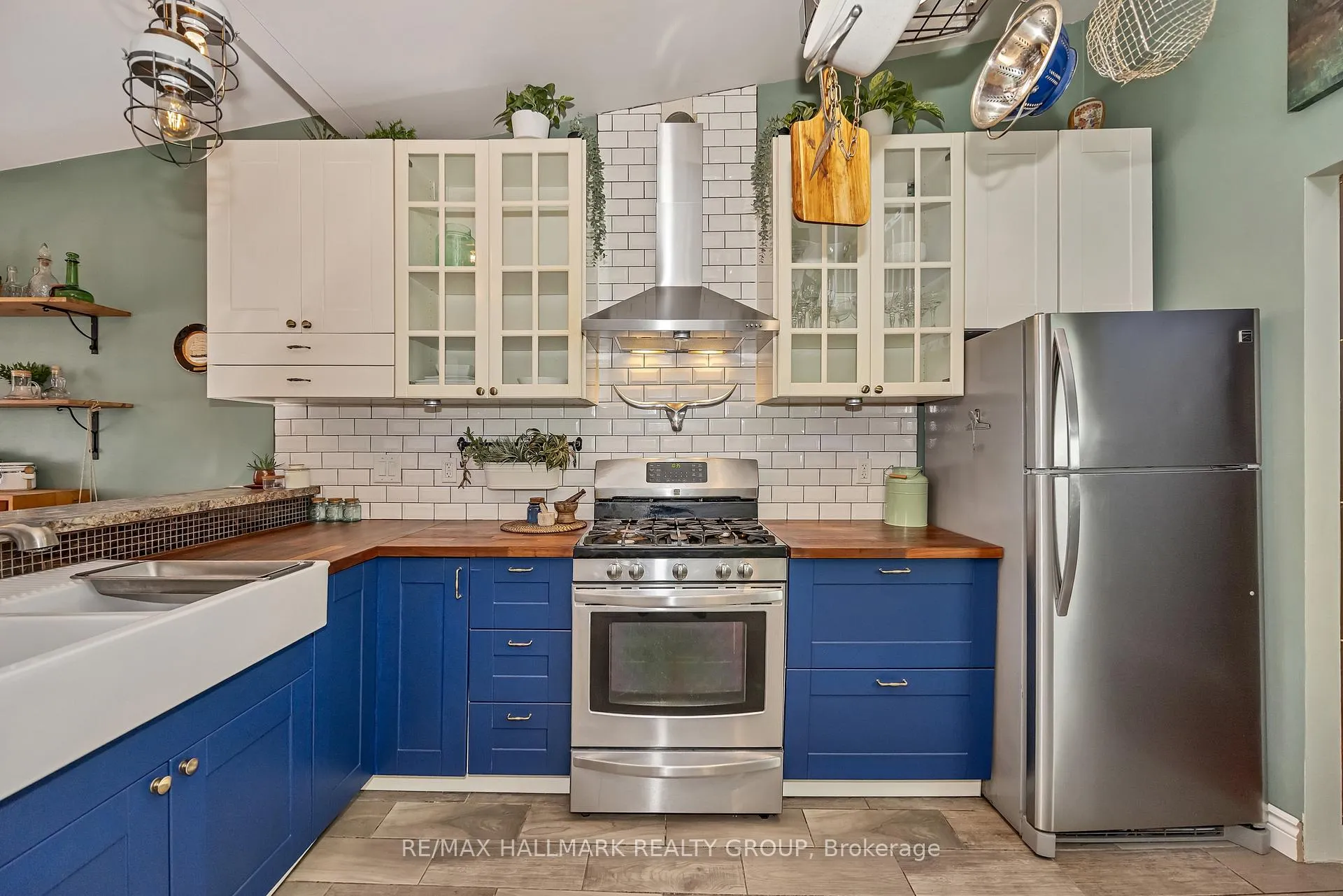 Photo 10 of 35 Benlea Drive, Ottawa, Tanglewood — HOMEH