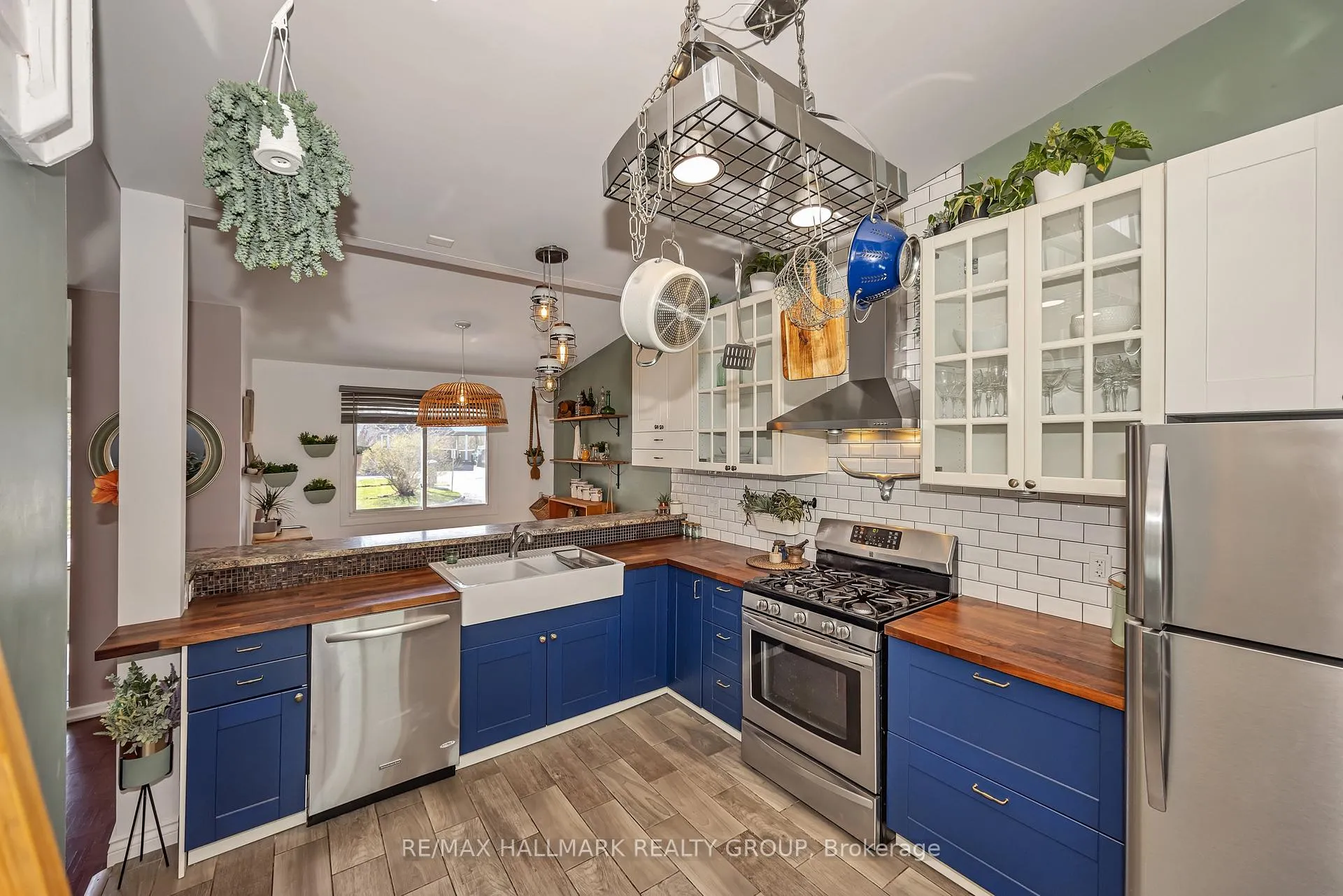 Photo 11 of 35 Benlea Drive, Ottawa, Tanglewood — HOMEH