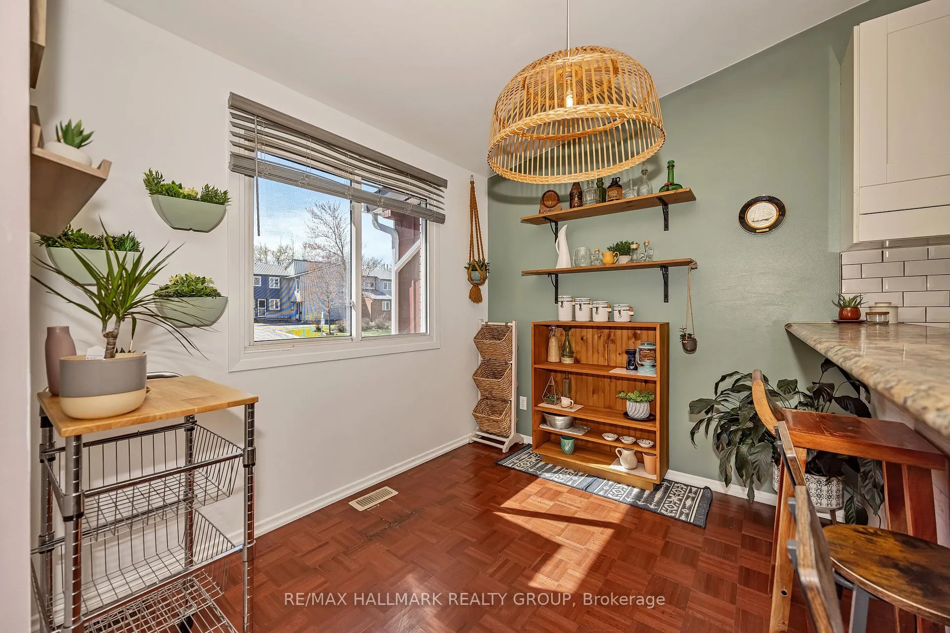 Photo 12 of 35 Benlea Drive, Ottawa, Tanglewood — HOMEH