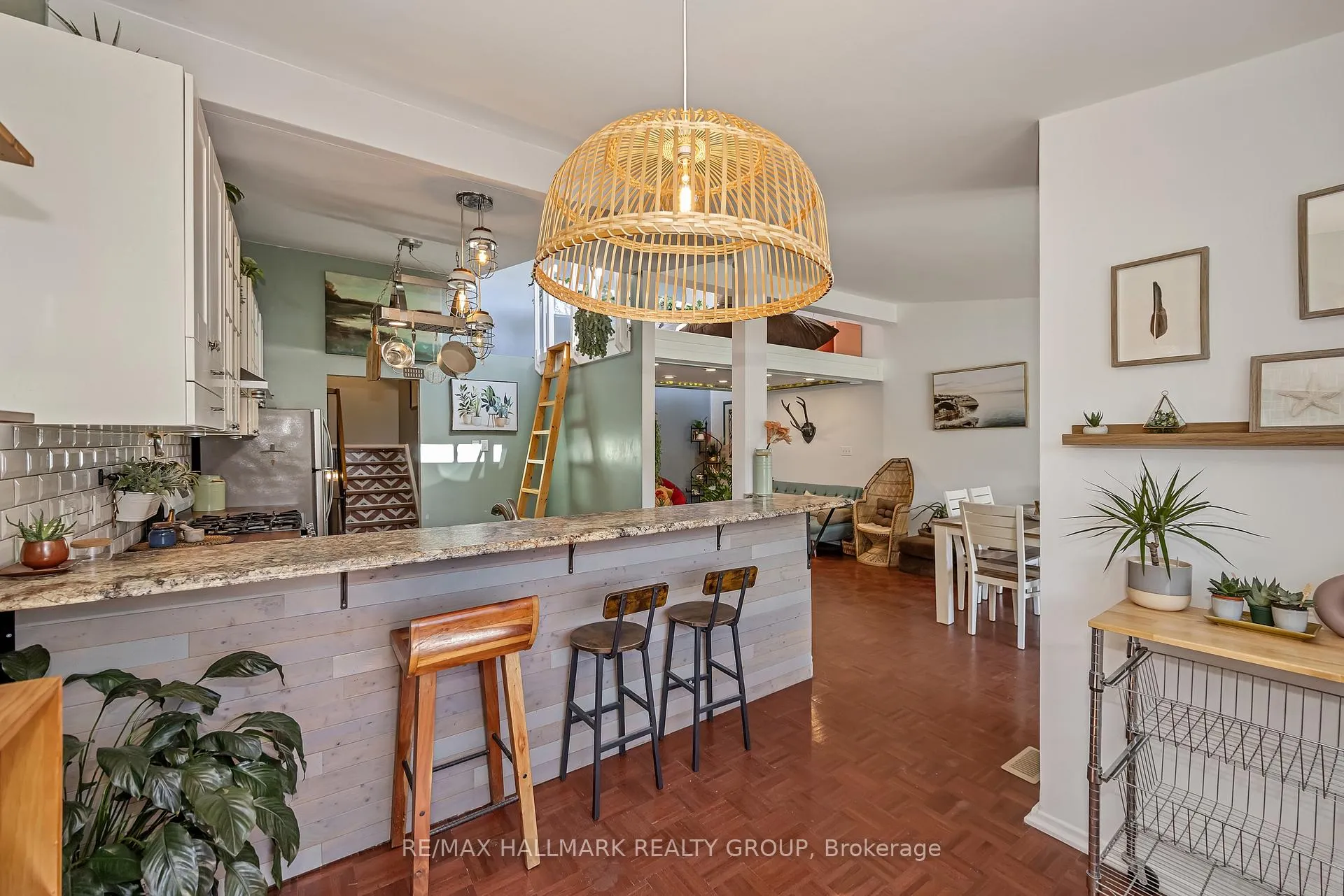 Photo 13 of 35 Benlea Drive, Ottawa, Tanglewood — HOMEH