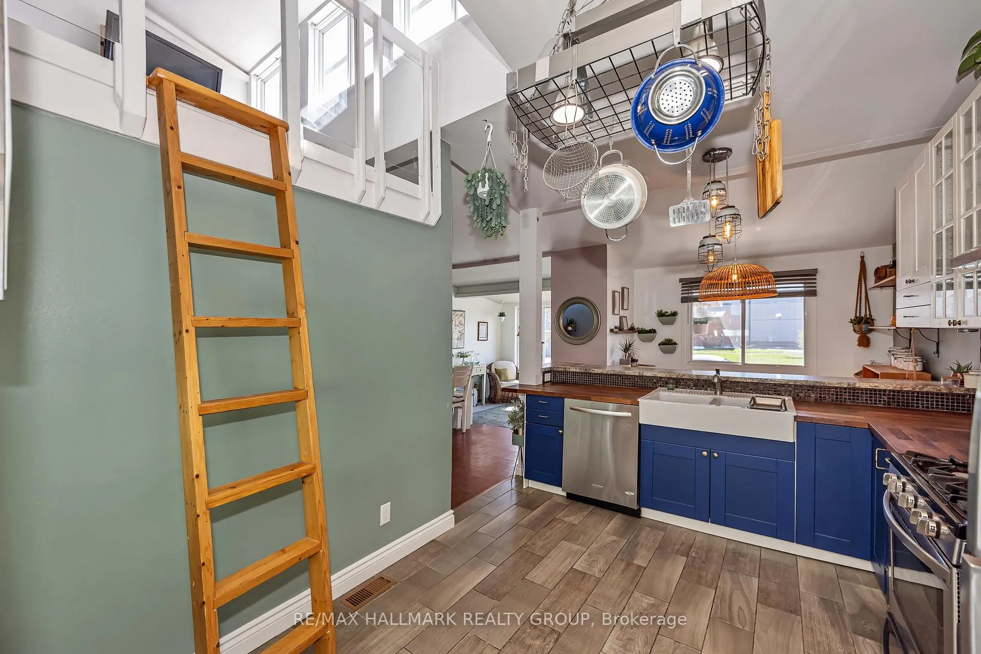 Photo 14 of 35 Benlea Drive, Ottawa, Tanglewood — HOMEH