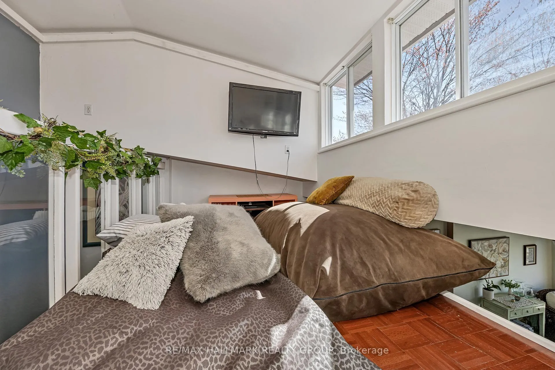 Photo 15 of 35 Benlea Drive, Ottawa, Tanglewood — HOMEH