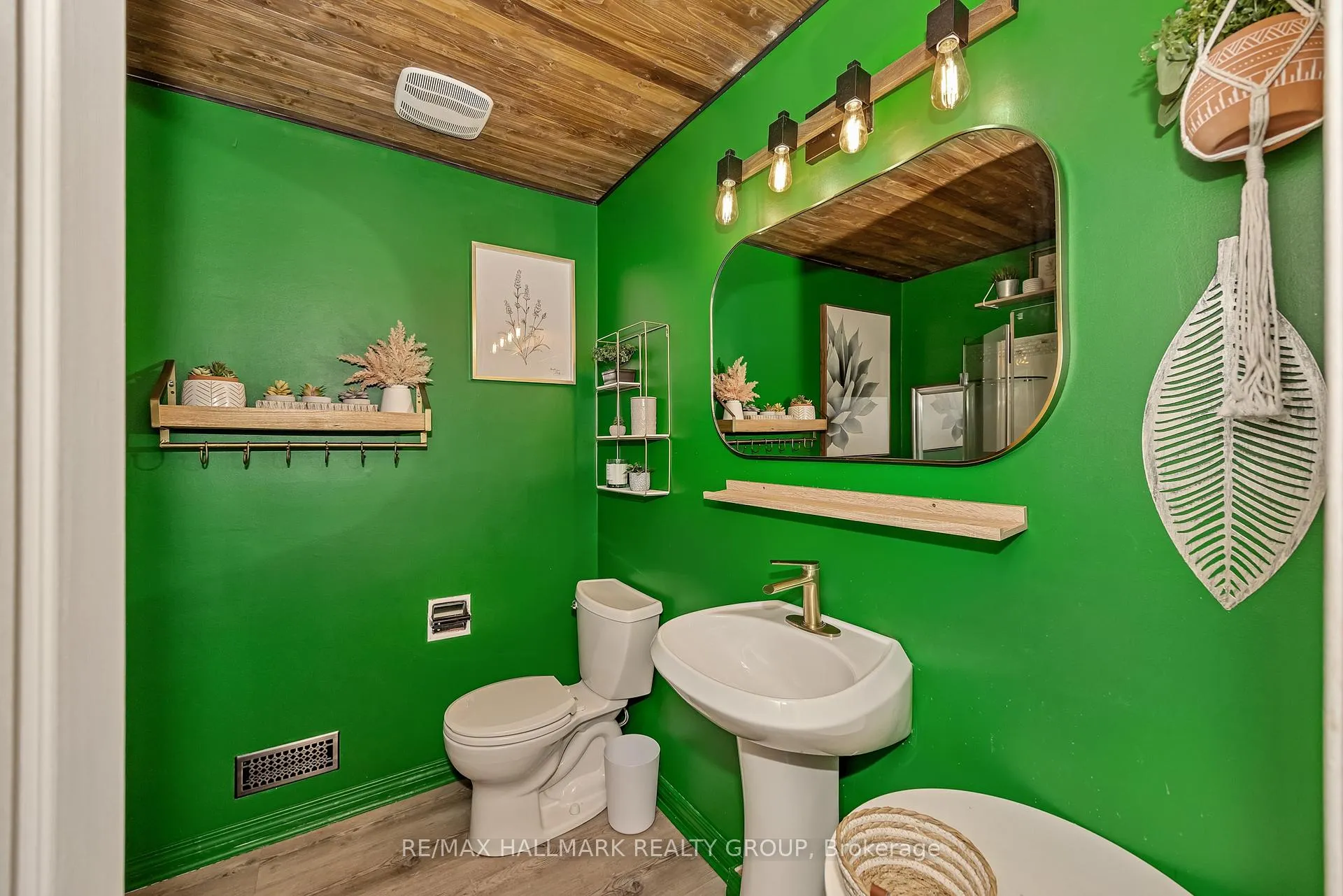 Photo 26 of 35 Benlea Drive, Ottawa, Tanglewood — HOMEH