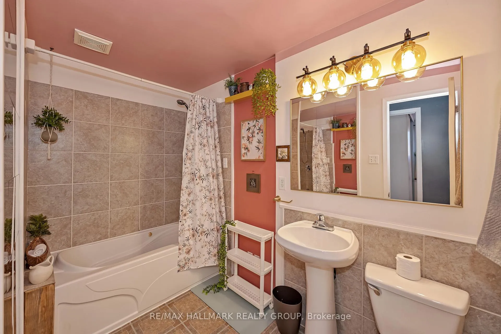 Photo 32 of 35 Benlea Drive, Ottawa, Tanglewood — HOMEH