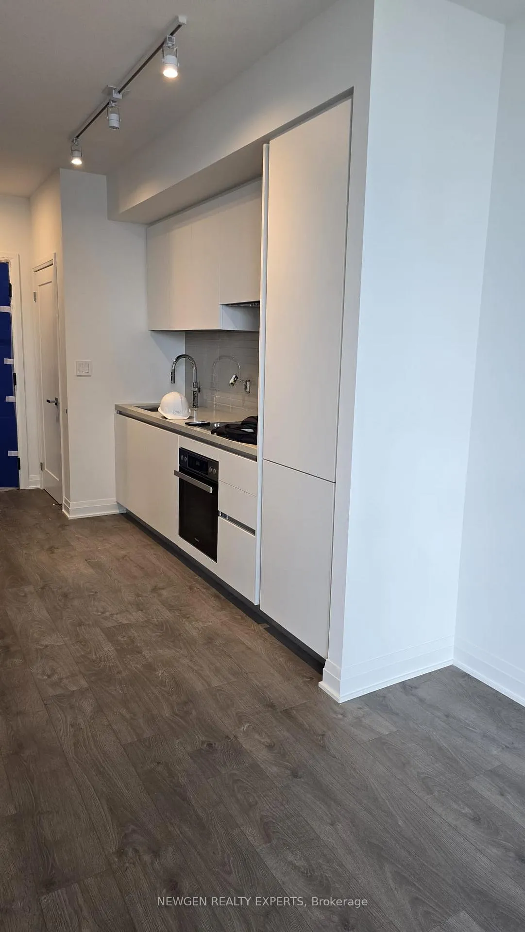 Photo 2 of Unit 2406, 4023 The Exchange, Mississauga, City Centre — HOMEH