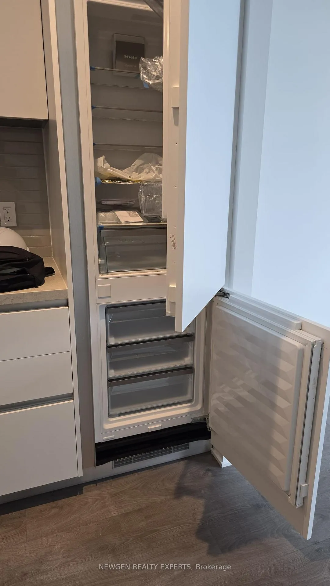 Photo 9 of Unit 2406, 4023 The Exchange, Mississauga, City Centre — HOMEH