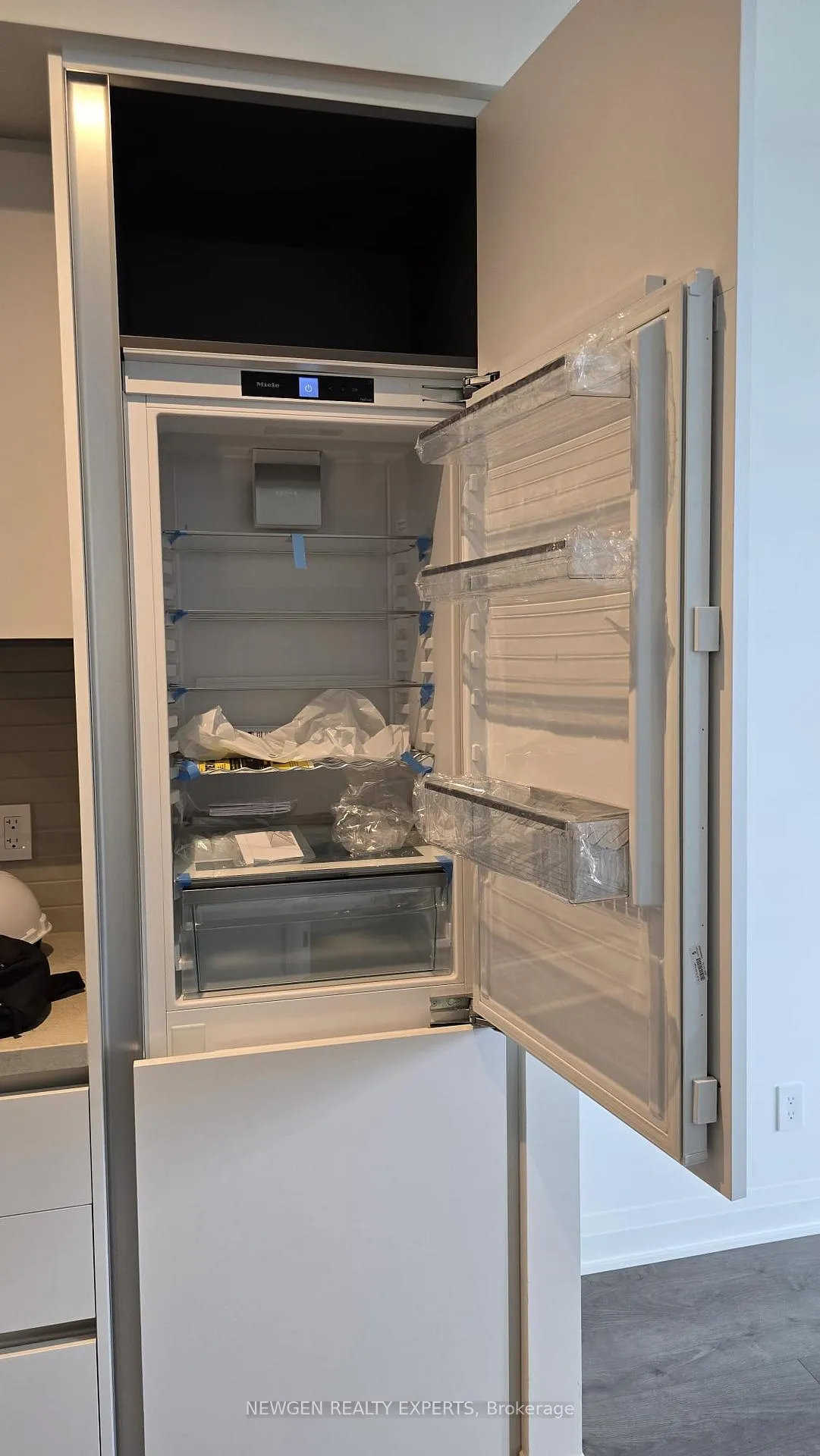 Photo 10 of Unit 2406, 4023 The Exchange, Mississauga, City Centre — HOMEH