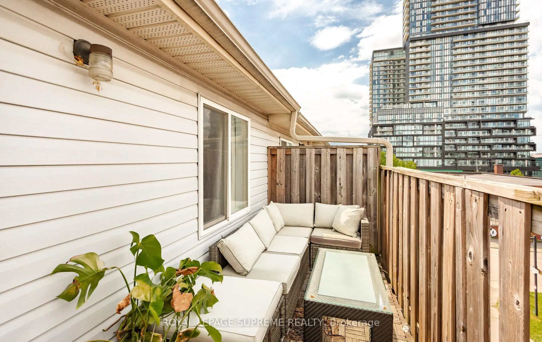 Photo 38 of 16 Lightbourn Avenue, Toronto, Dovercourt-Wallace Emerson-Junction — HOMEH
