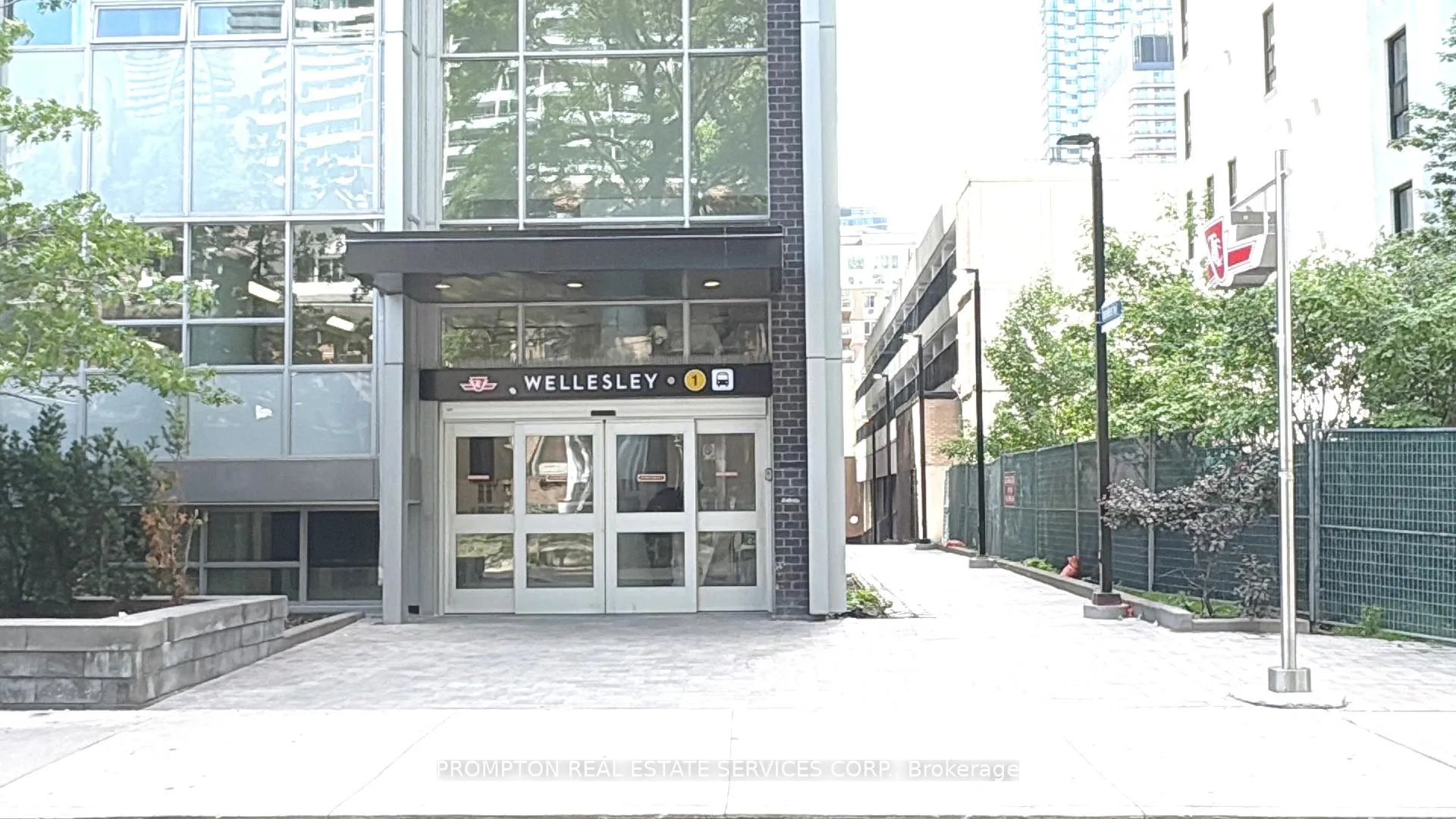 Photo 3 of Unit 1206, 3 Gloucester Street, Toronto, Church-Yonge Corridor — HOMEH
