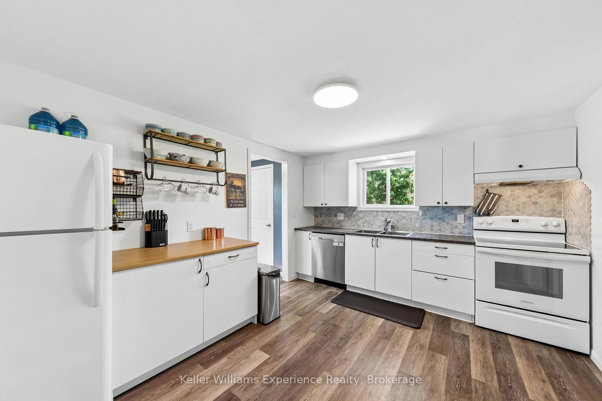 Photo 6 of 311 Armstrong Street, Tay, Port McNicoll — HOMEH