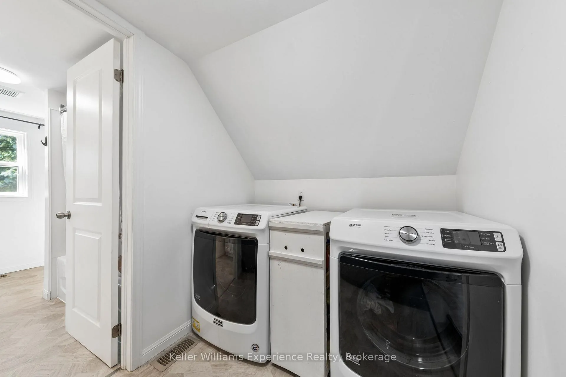 Photo 13 of 311 Armstrong Street, Tay, Port McNicoll — HOMEH