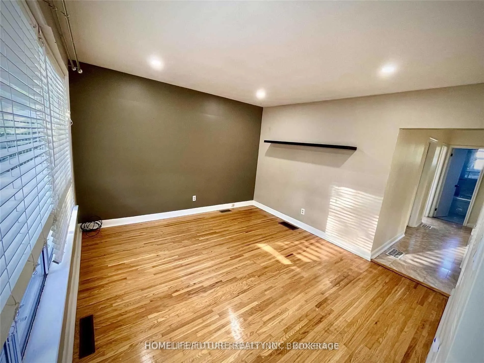 Photo 2 of 267 Baldwin Street, Oshawa, Donevan — HOMEH
