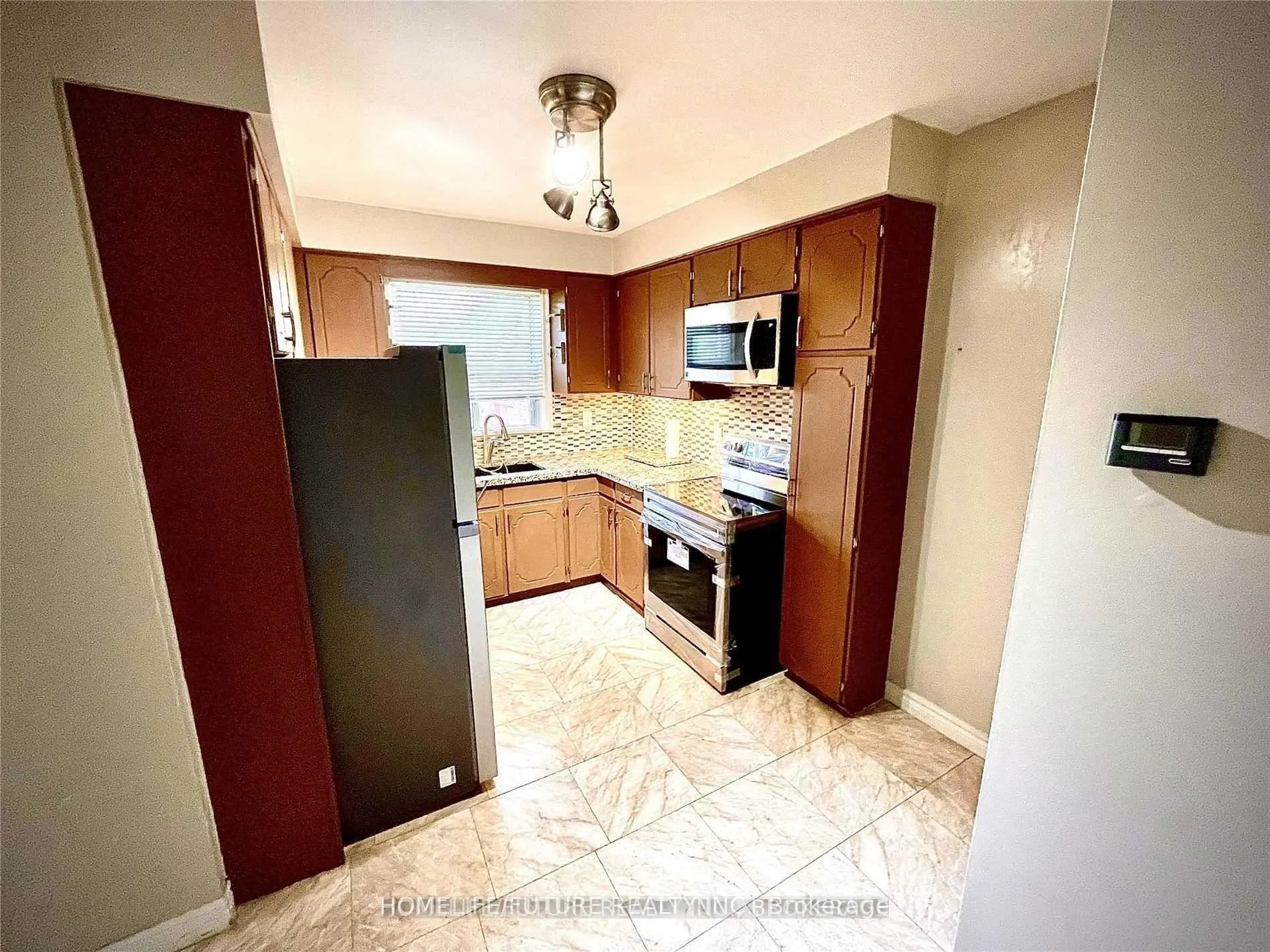 Photo 3 of 267 Baldwin Street, Oshawa, Donevan — HOMEH