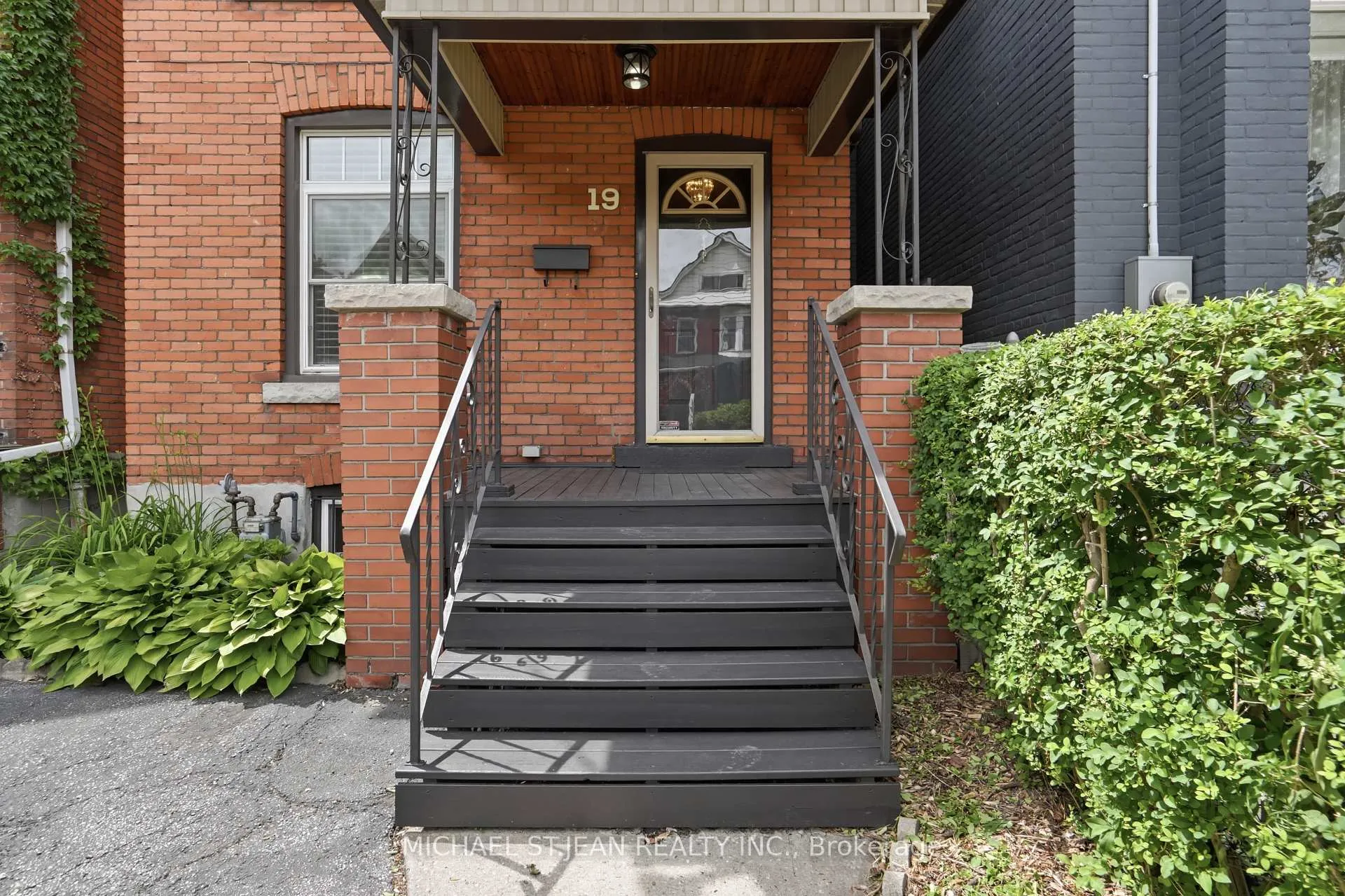 Photo 5 of 19 Huntley Street, Hamilton, Gibson — HOMEH