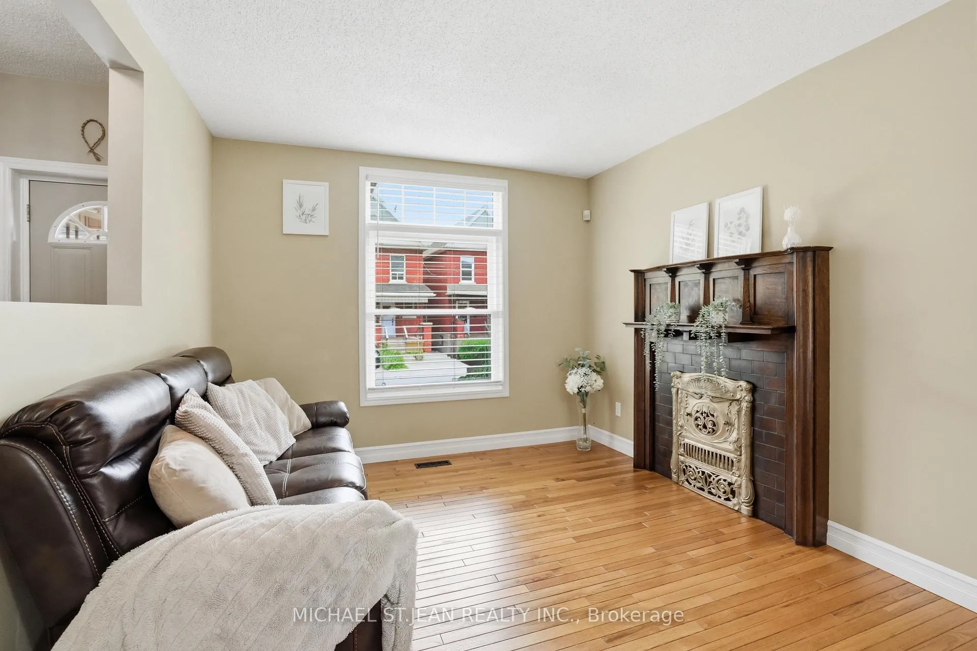 Photo 8 of 19 Huntley Street, Hamilton, Gibson — HOMEH