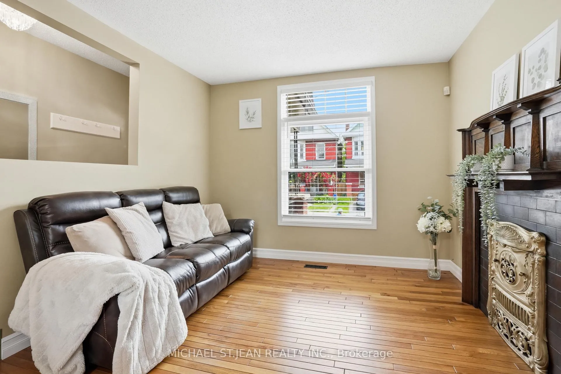Photo 9 of 19 Huntley Street, Hamilton, Gibson — HOMEH