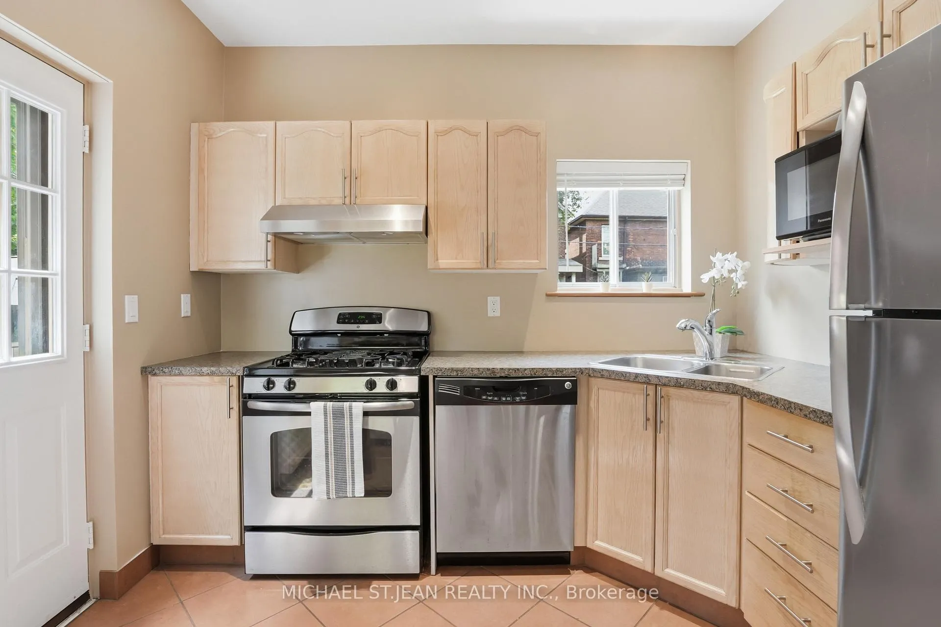 Photo 15 of 19 Huntley Street, Hamilton, Gibson — HOMEH