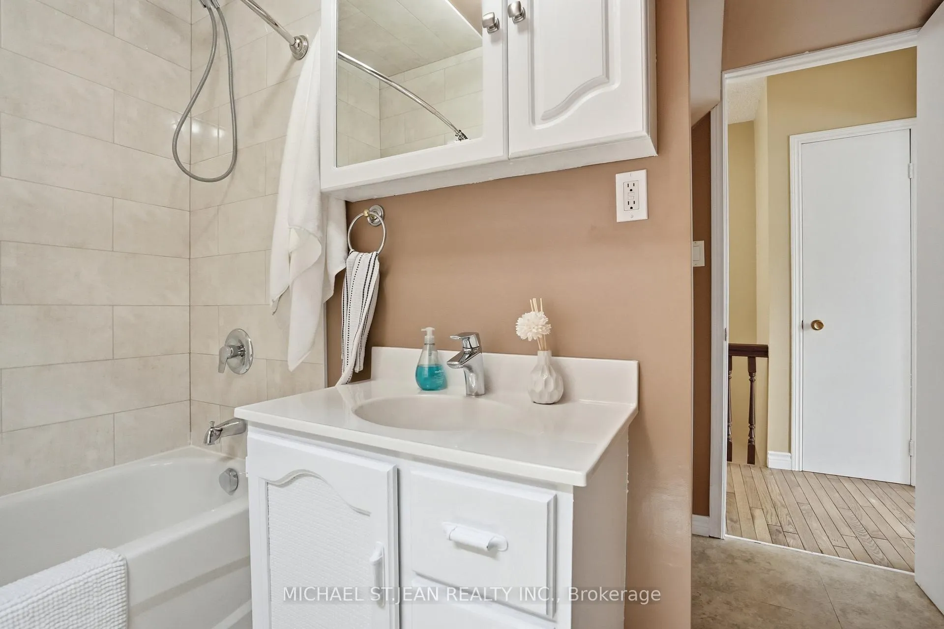Photo 24 of 19 Huntley Street, Hamilton, Gibson — HOMEH