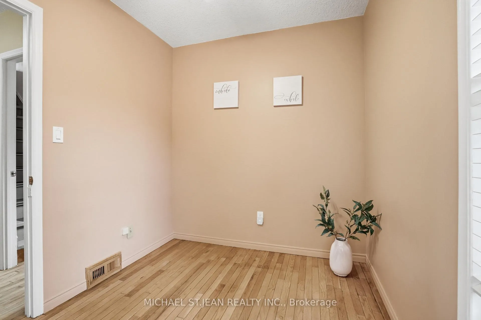Photo 26 of 19 Huntley Street, Hamilton, Gibson — HOMEH
