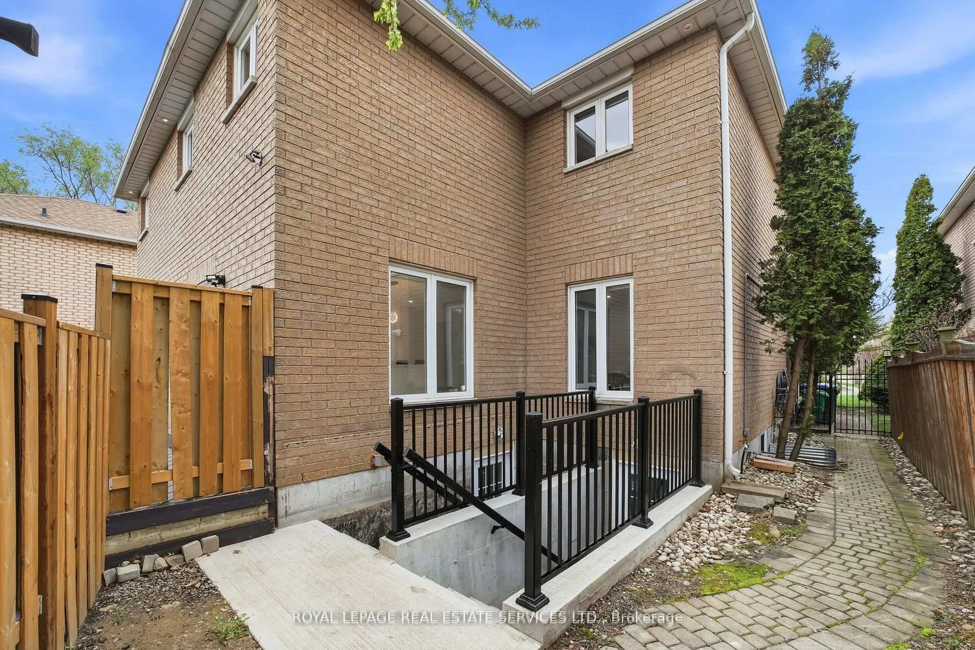 Photo 48 of 2531 Morrison Avenue, Mississauga, Erindale — HOMEH