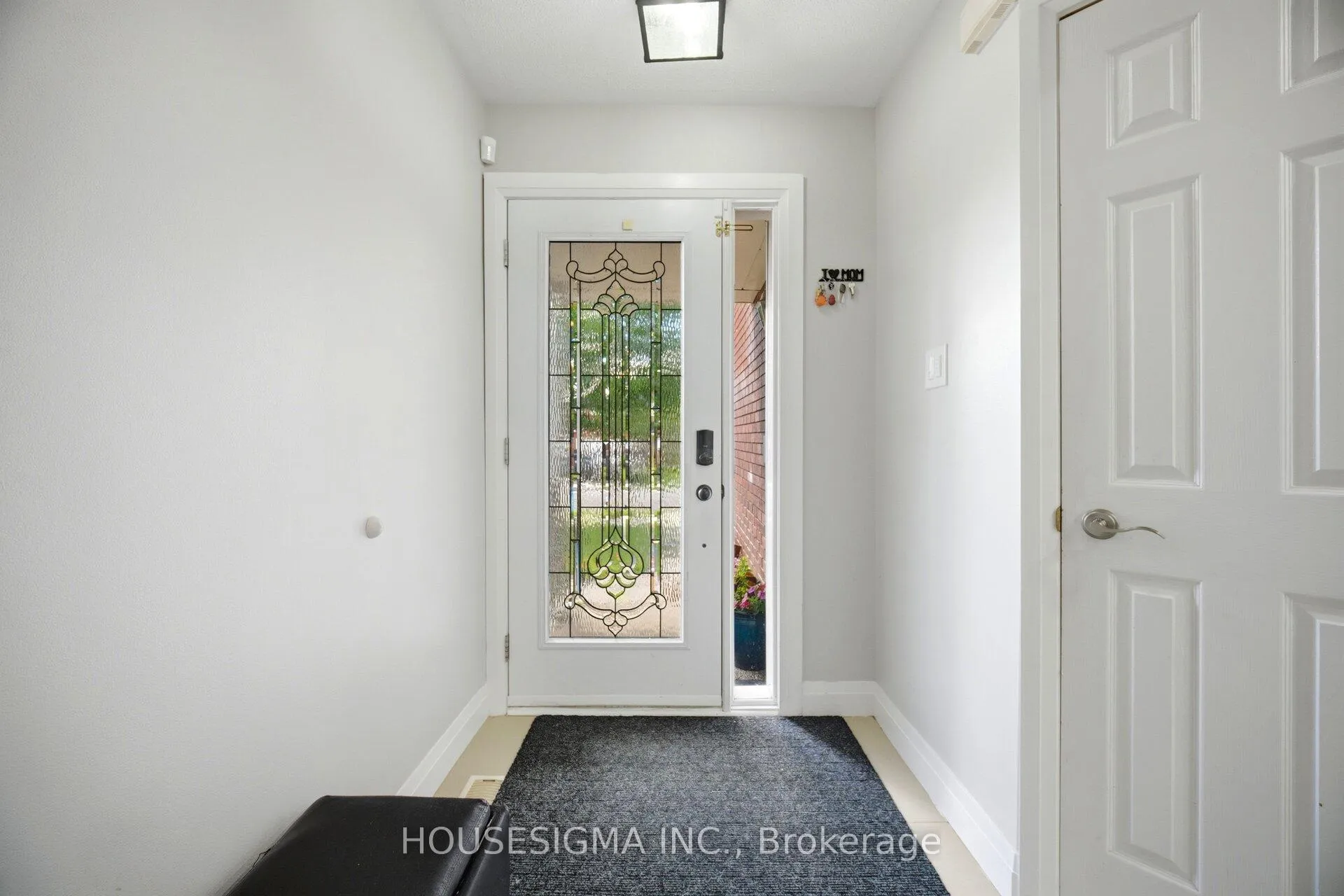 Photo 4 of 62 Ravenscliffe Court, Brampton, Northwood Park — HOMEH