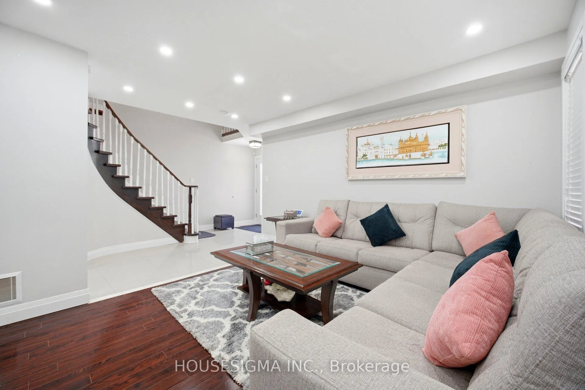 Photo 6 of 62 Ravenscliffe Court, Brampton, Northwood Park — HOMEH