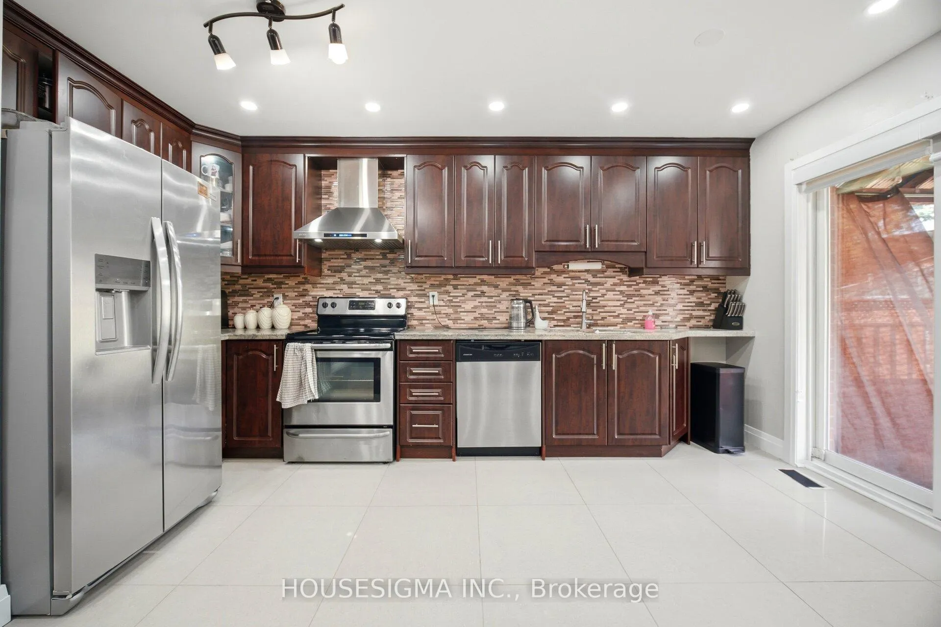 Photo 10 of 62 Ravenscliffe Court, Brampton, Northwood Park — HOMEH