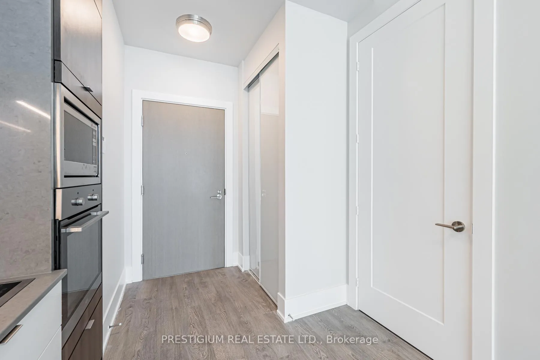 Photo 4 of Unit 202, 1 Edgewater Drive, Toronto, Waterfront Communities — HOMEH
