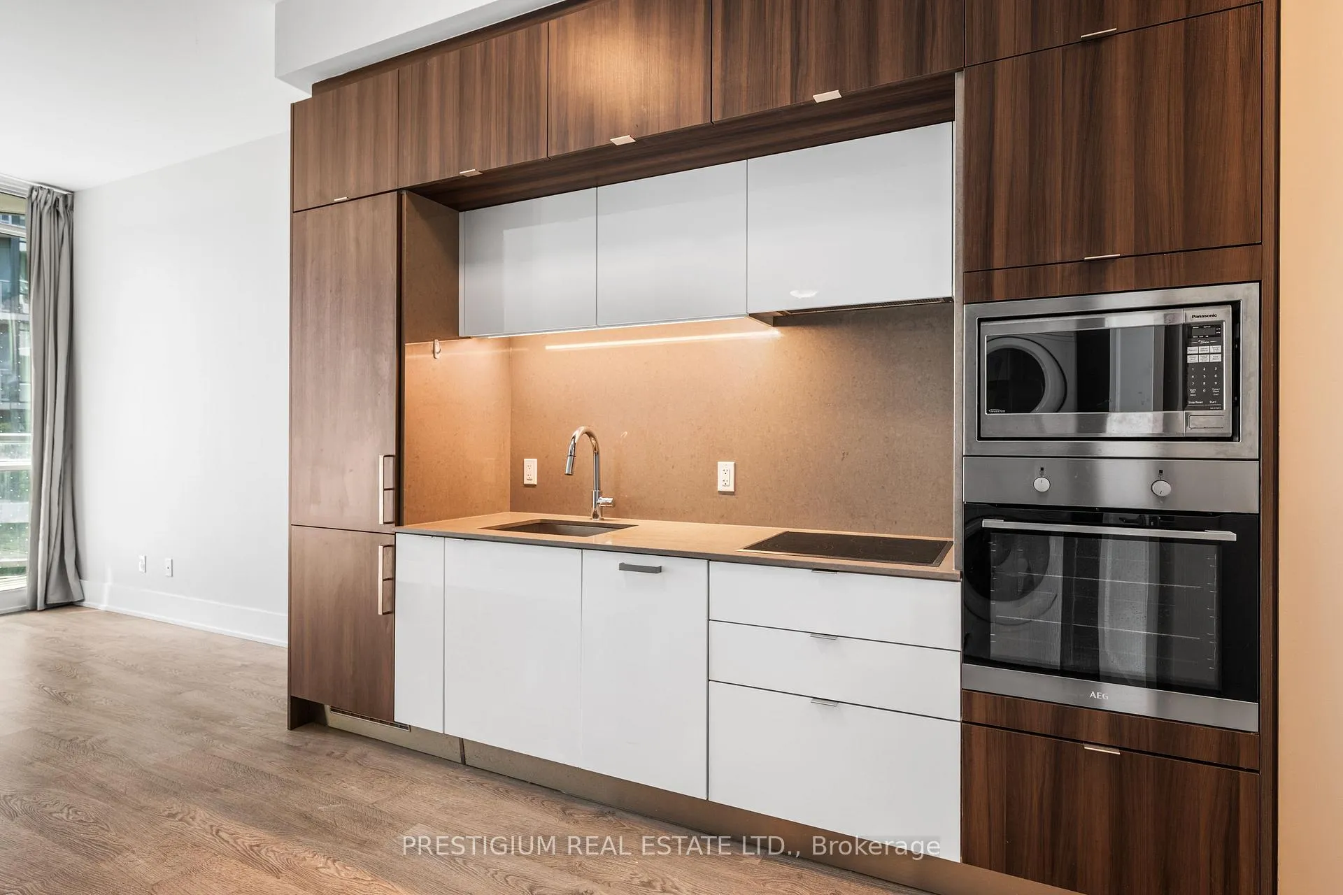 Photo 8 of Unit 202, 1 Edgewater Drive, Toronto, Waterfront Communities — HOMEH