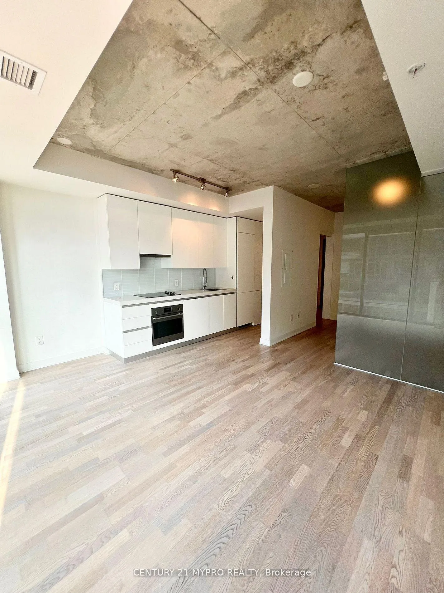 Front of Unit 623, 629 King Street W