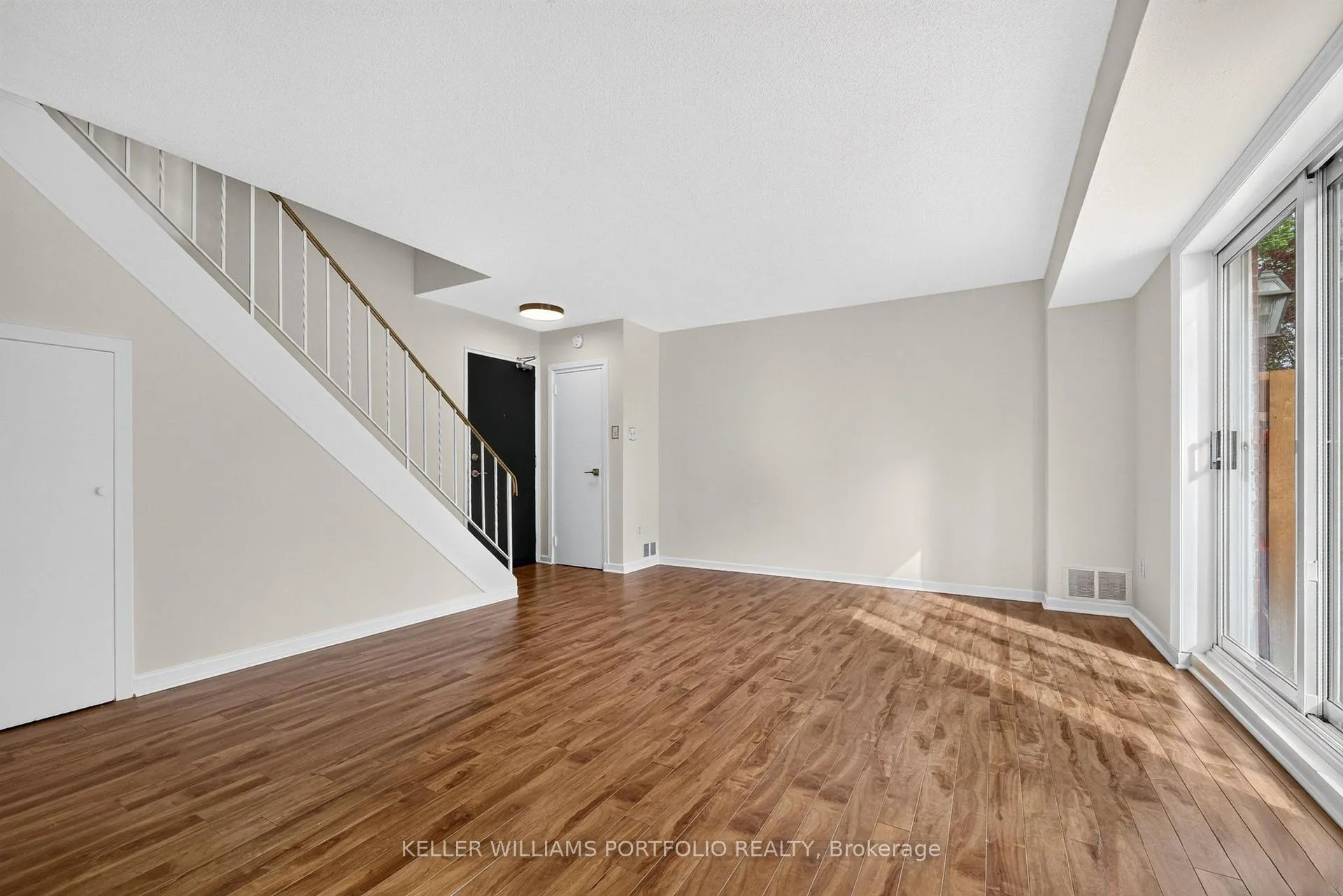 Photo 6 of Unit 11, 483 Claridge Road, Burlington, Roseland — HOMEH