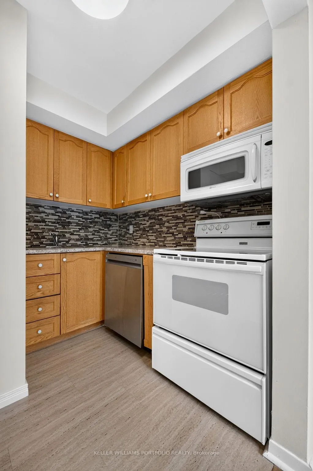 Photo 12 of Unit 11, 483 Claridge Road, Burlington, Roseland — HOMEH
