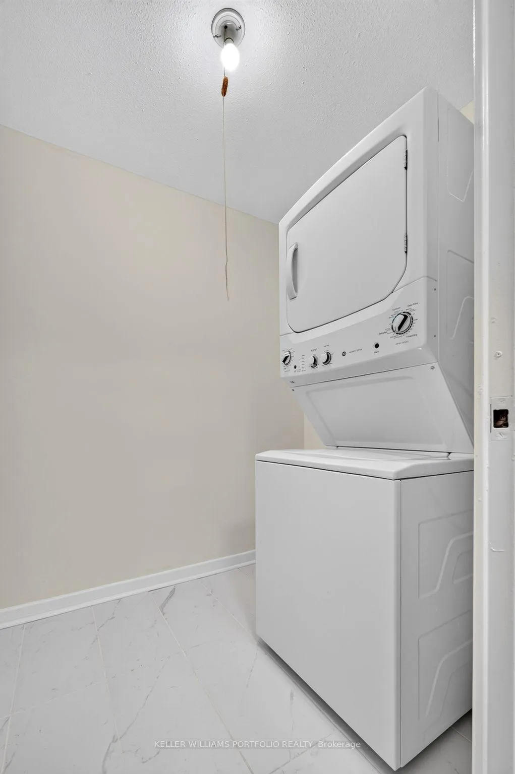 Photo 15 of Unit 11, 483 Claridge Road, Burlington, Roseland — HOMEH