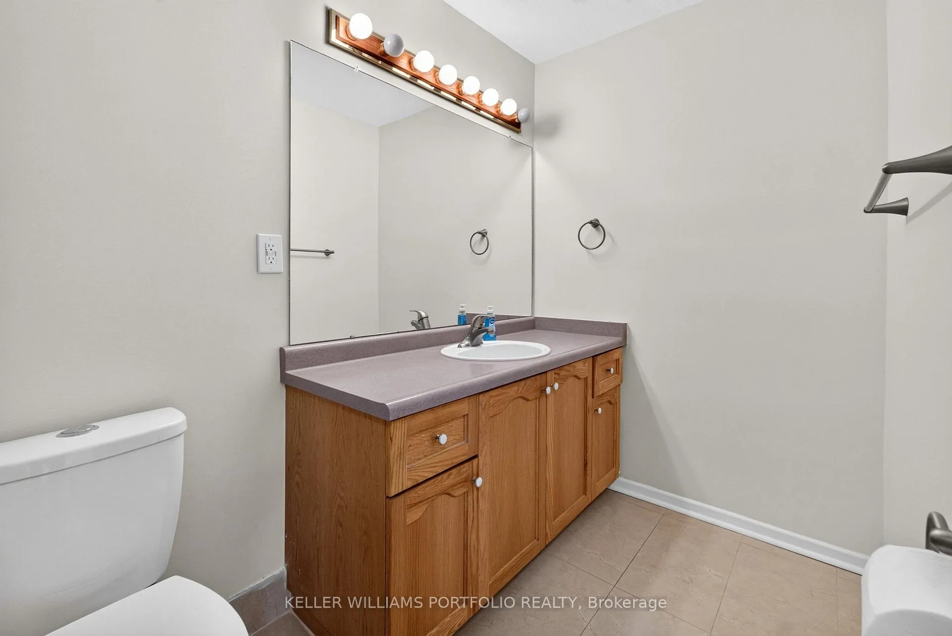 Photo 25 of Unit 11, 483 Claridge Road, Burlington, Roseland — HOMEH