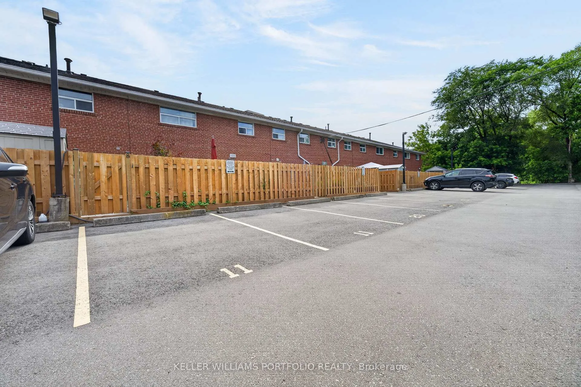 Photo 32 of Unit 11, 483 Claridge Road, Burlington, Roseland — HOMEH