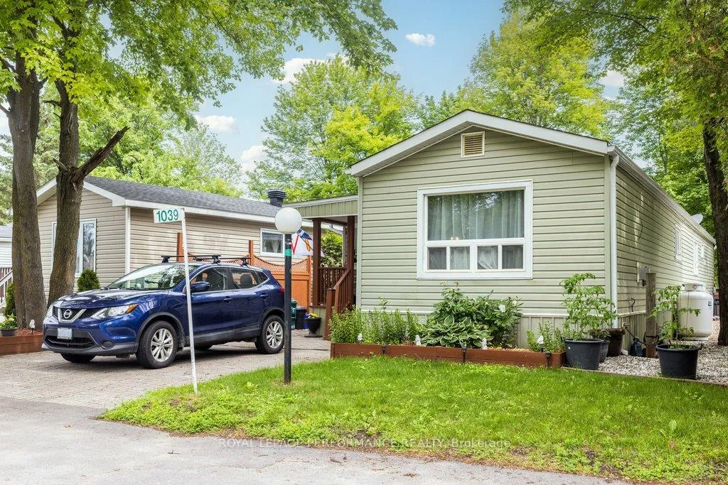 Photo 3 of 1039 Vista Barrett Private, Ottawa, Greely — HOMEH