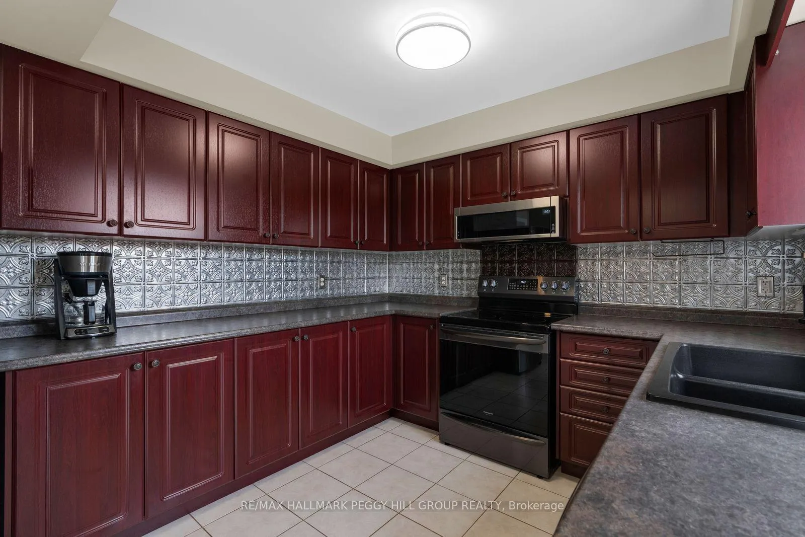 Photo 7 of 106 Bird Street, Barrie, Edgehill Drive — HOMEH