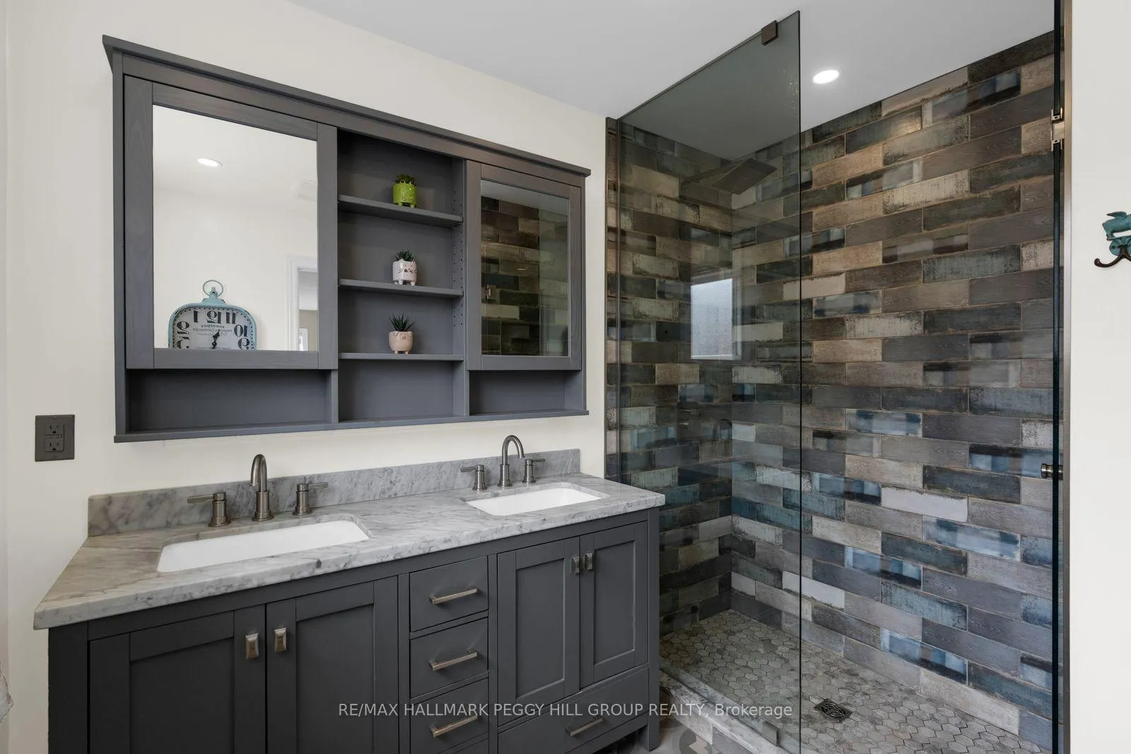 Photo 12 of 106 Bird Street, Barrie, Edgehill Drive — HOMEH