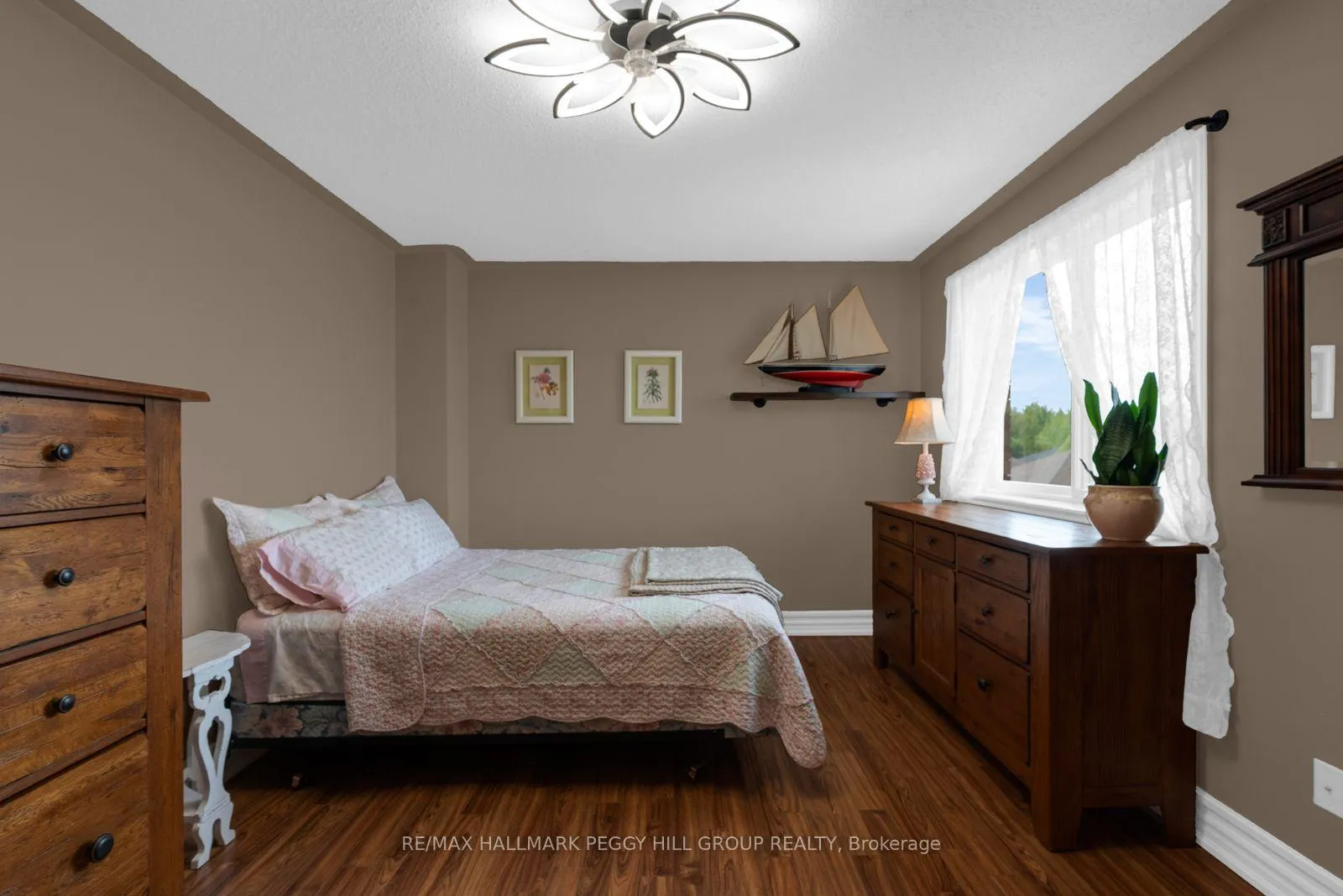 Photo 13 of 106 Bird Street, Barrie, Edgehill Drive — HOMEH