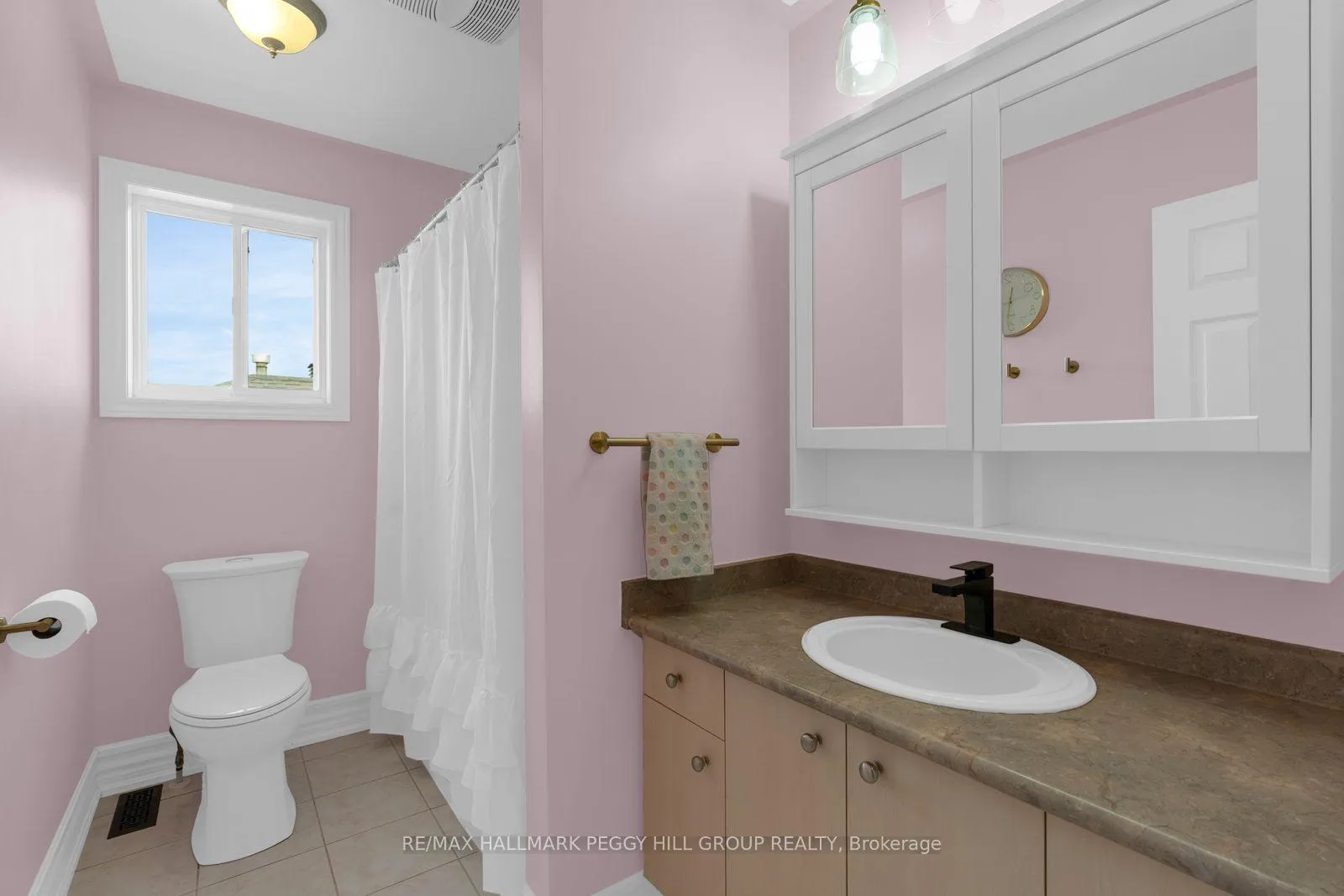 Photo 16 of 106 Bird Street, Barrie, Edgehill Drive — HOMEH