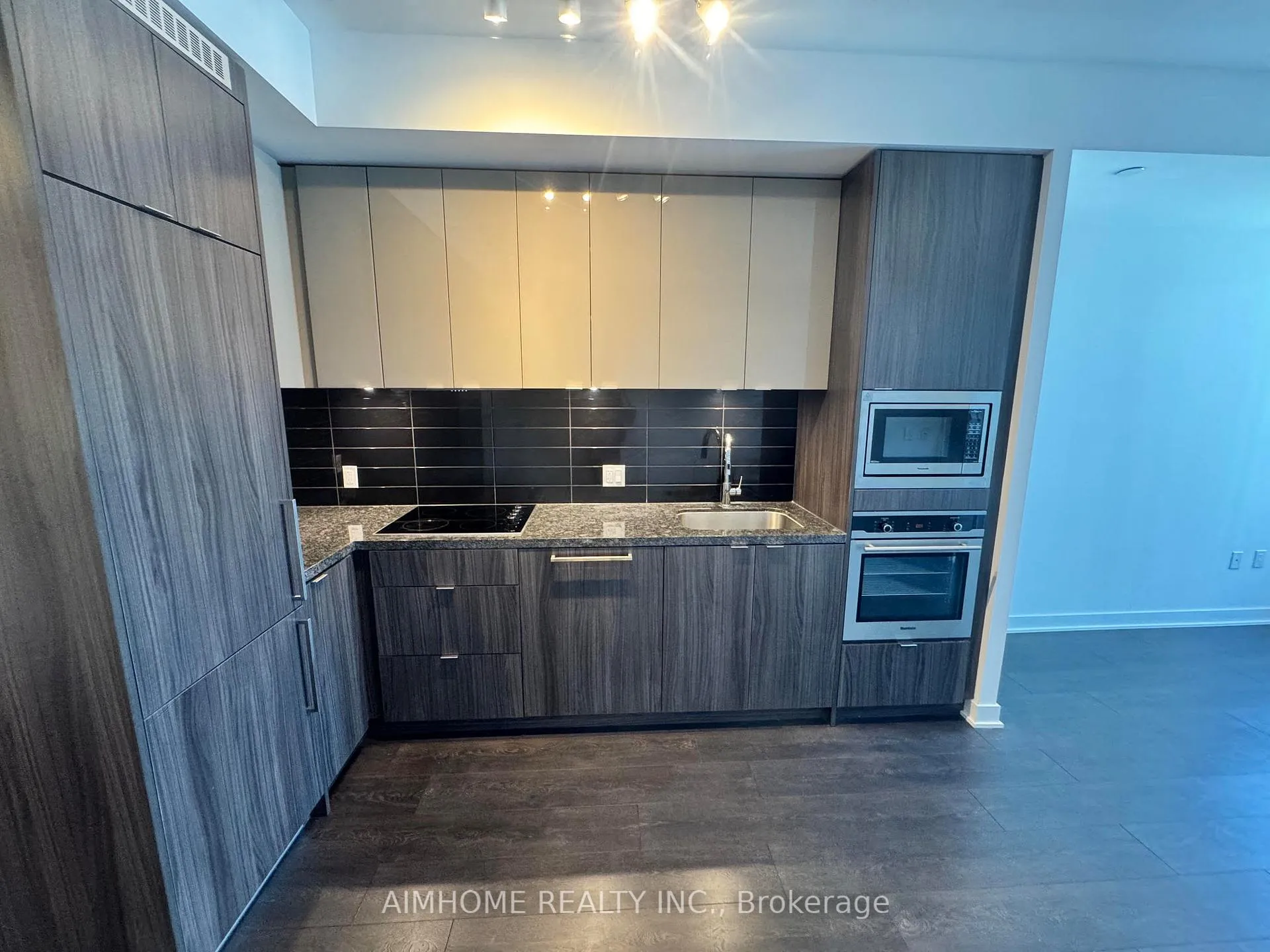 Photo 3 of Unit 2210, 115 Blue Jays Way, Toronto, Waterfront Communities — HOMEH