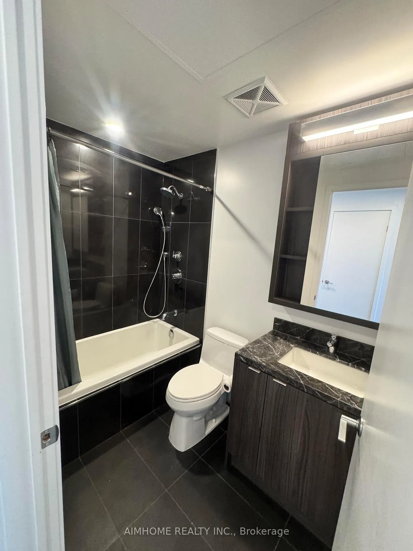 Photo 7 of Unit 2210, 115 Blue Jays Way, Toronto, Waterfront Communities — HOMEH