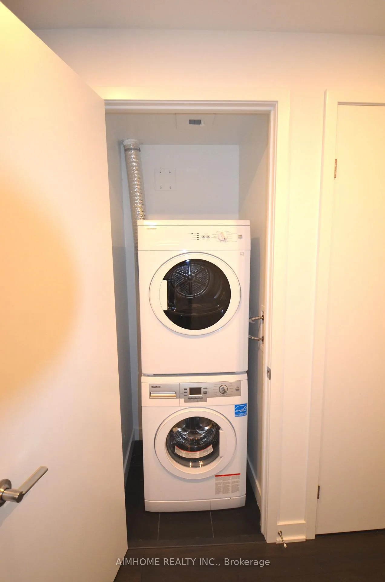 Photo 8 of Unit 2210, 115 Blue Jays Way, Toronto, Waterfront Communities — HOMEH