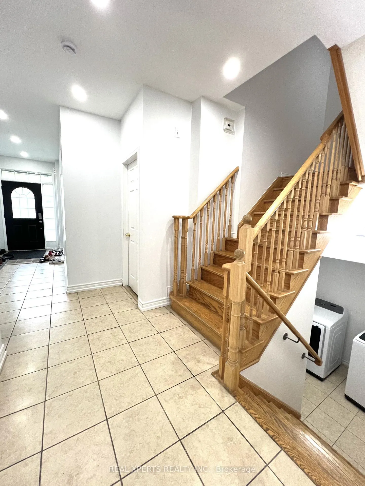 Photo 8 of 654 Sentinel Road, North York, York University Heights — HOMEH