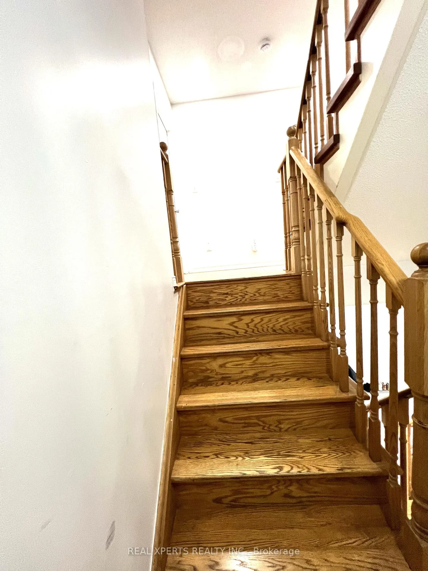 Photo 13 of 654 Sentinel Road, North York, York University Heights — HOMEH