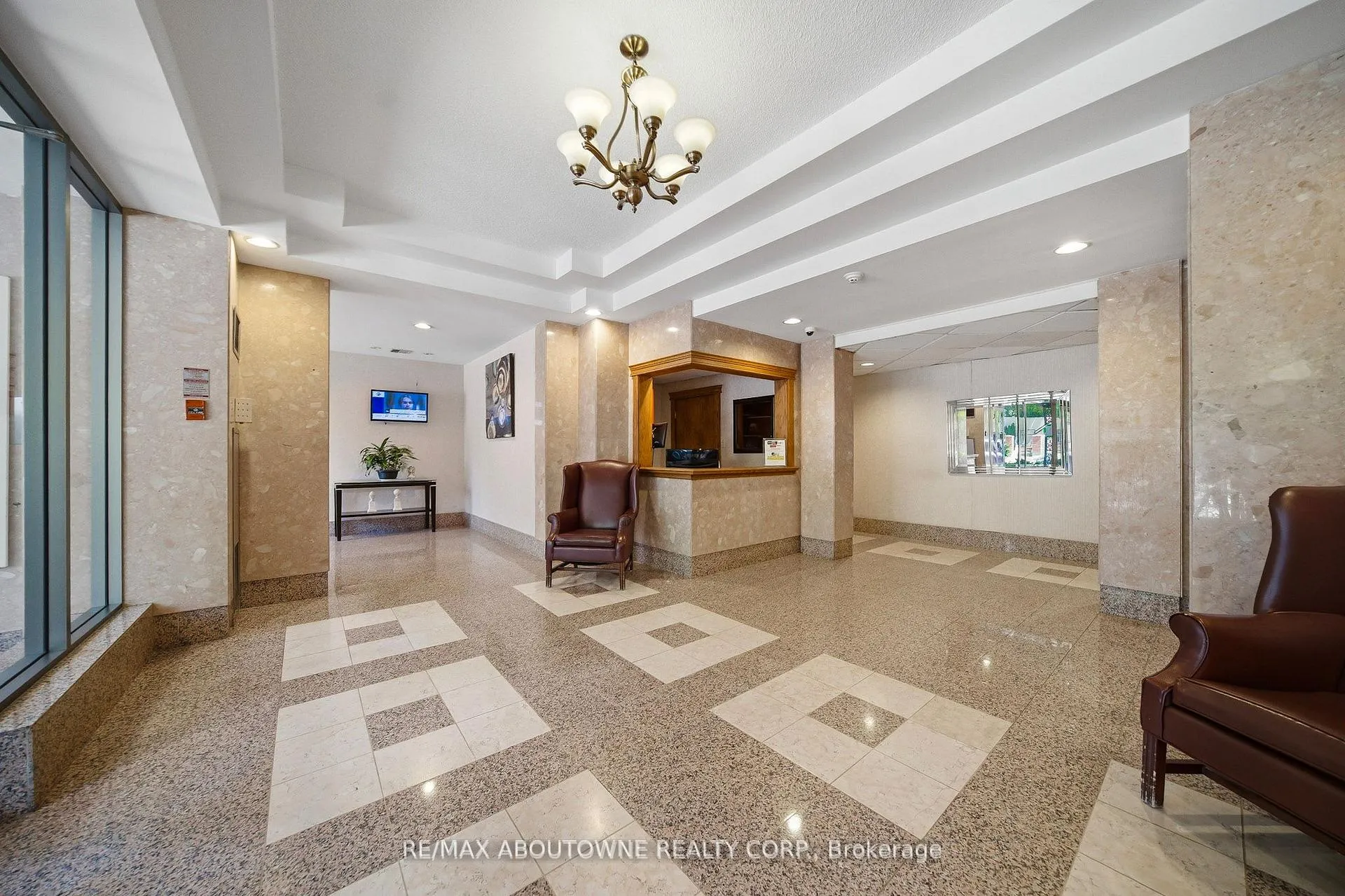 Photo 3 of Unit 611, 55 Elm Drive W, Mississauga, City Centre — HOMEH