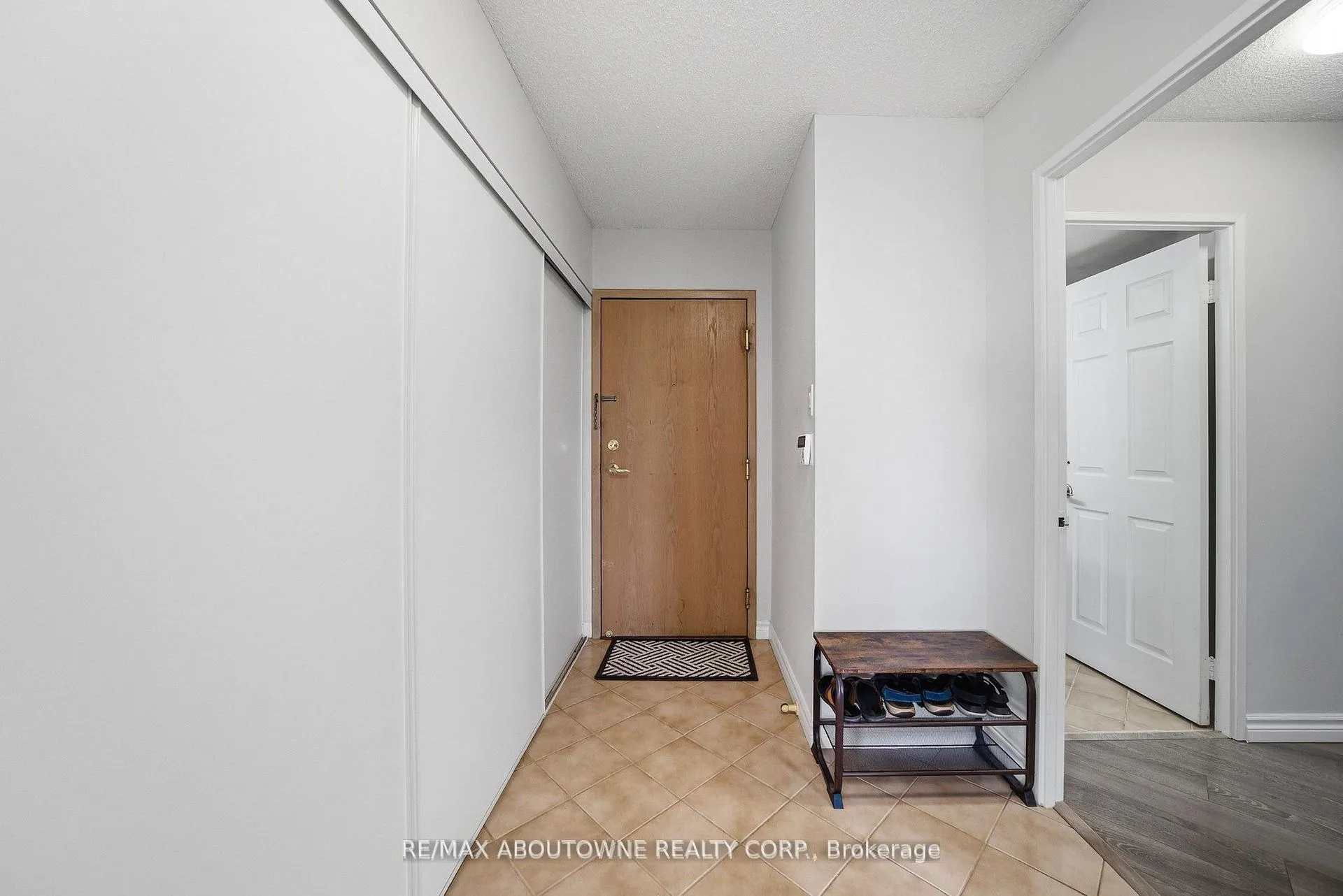 Photo 4 of Unit 611, 55 Elm Drive W, Mississauga, City Centre — HOMEH