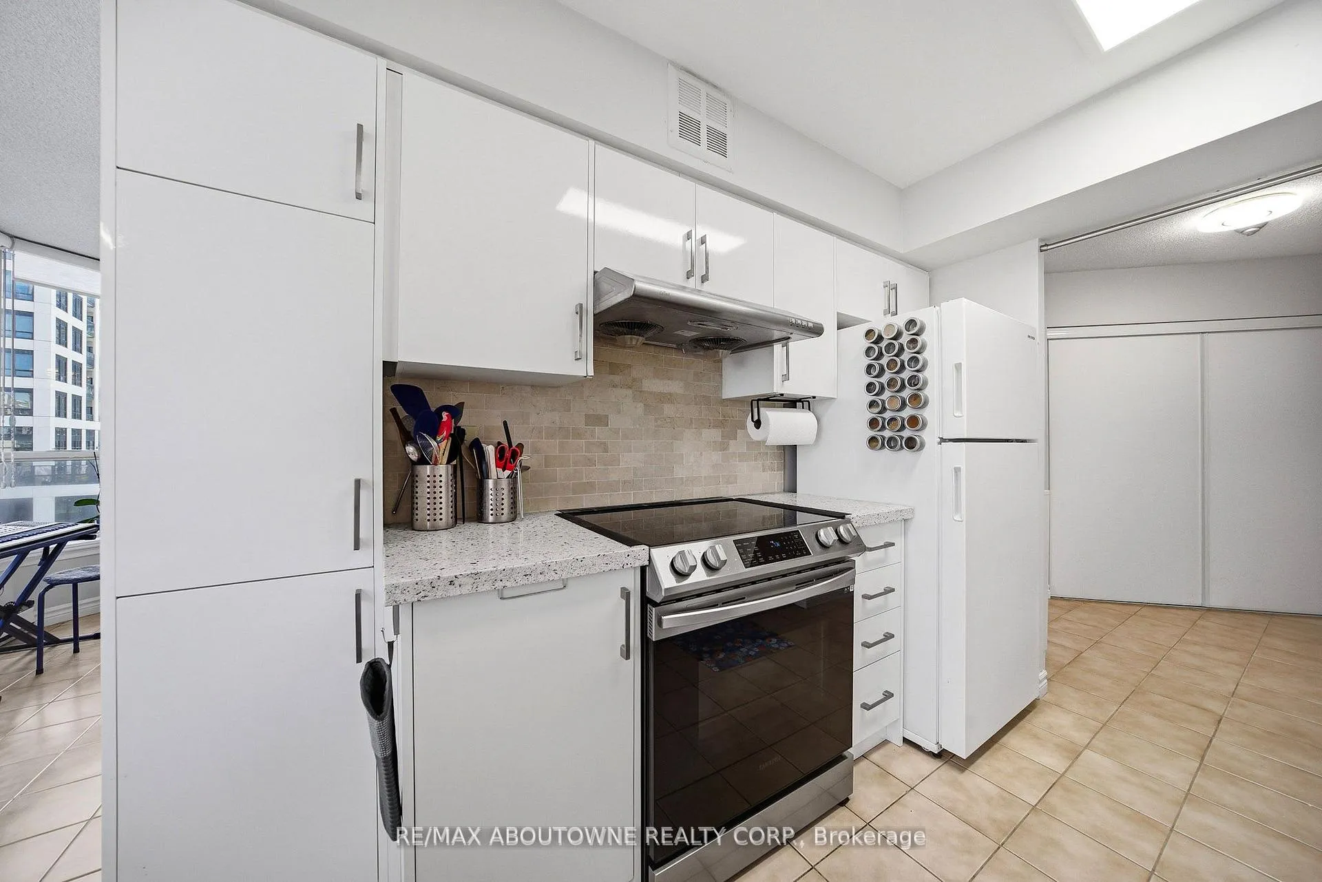 Photo 8 of Unit 611, 55 Elm Drive W, Mississauga, City Centre — HOMEH