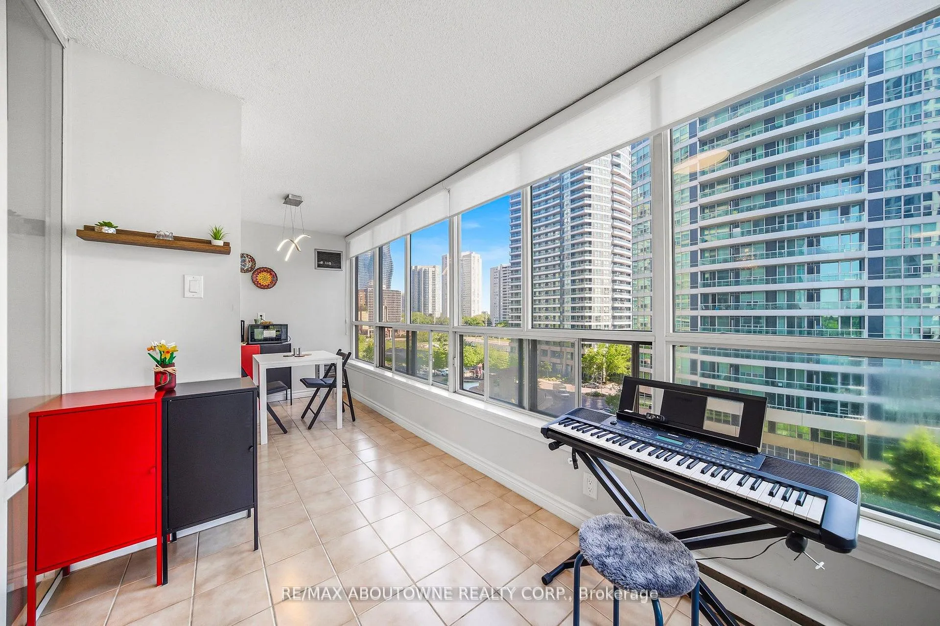 Photo 10 of Unit 611, 55 Elm Drive W, Mississauga, City Centre — HOMEH