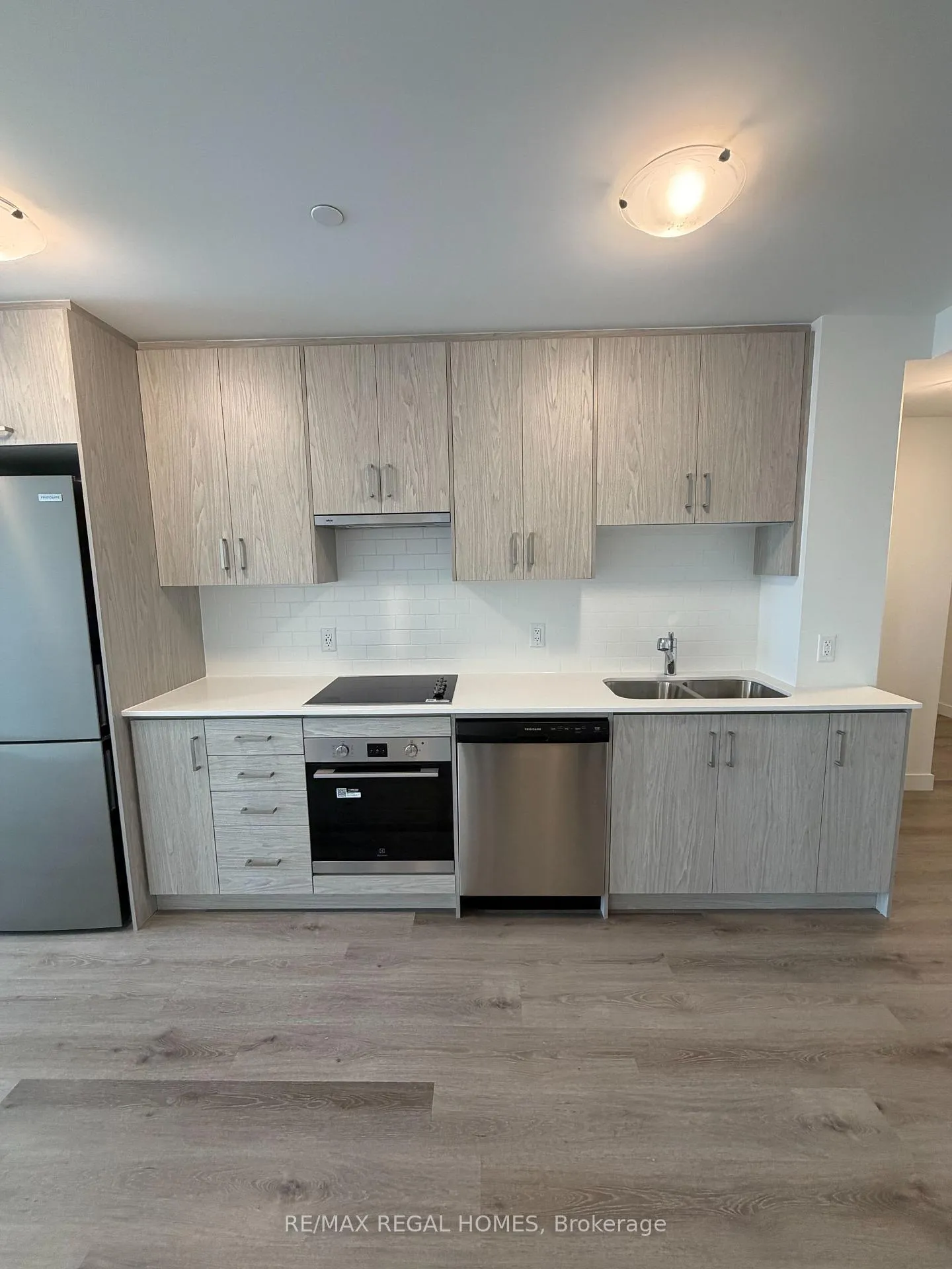 Photo 4 of Unit 507, 461 Green Road W, Hamilton, Lakeshore — HOMEH
